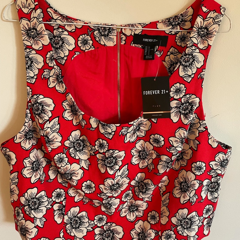 Forever 21 red and white floral crop top. NWT